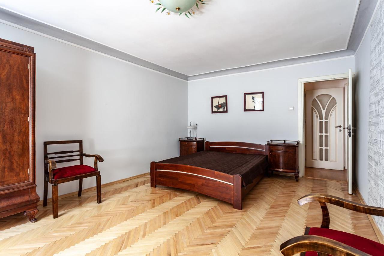 Four Bedrooms Apartment In The Heart Of إلفيف المظهر الخارجي الصورة